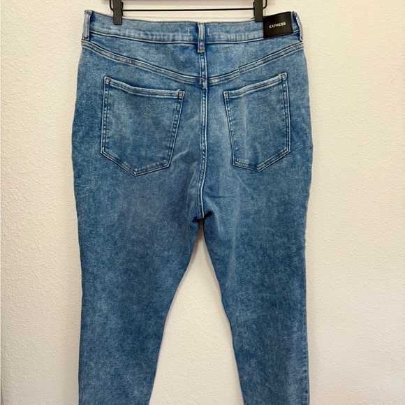 Super High Waisted Ripped Light Wash jeans Plus - Picture 6 of 6
